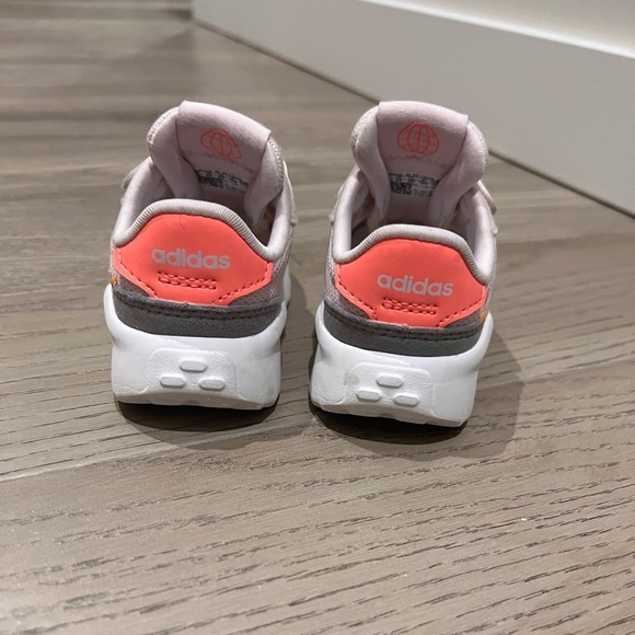 Kids Adidas - Picture 4 of 4